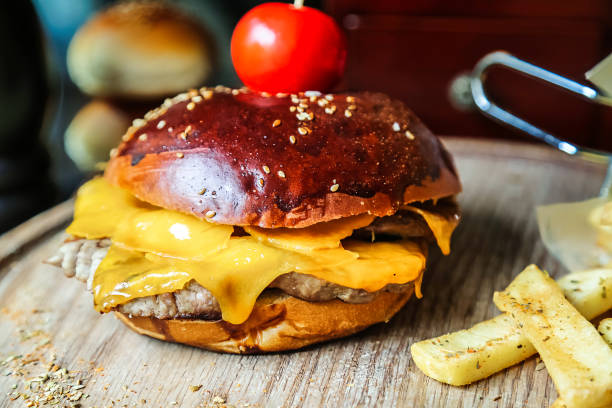 istock Juicy Cheeseburger With Fresh Tomato Slice 2150522197