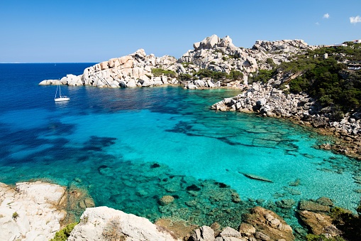 A few kilometers from Santa Teresa Gallura, rises like a buttress against the mistral winds coming from the Strait of Bocche di Bonifacio the rocky cape of Capo Testa, formed by gigantic granite boulders. Here lies the rocky beach of Cala Spinosa with its incredible transparent and multicolored waters.