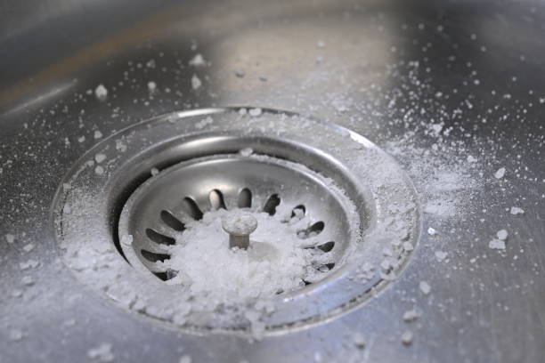 istock Lifehacks; Cleaning kitchen sink with baking soda to keep sinks draining well and prevent clogs 2150655830