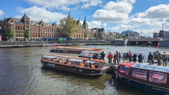 Amsterdam Netherlands 21 April 2024, A group of people waiting fo a boat to do a boat tour