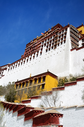 Potala Palace, located in Tibet, China, is a solemn and sacred snow temple