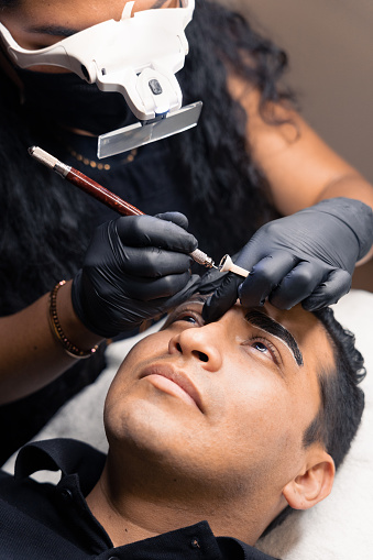 micro pigmentation technique on a latin man's eyebrows