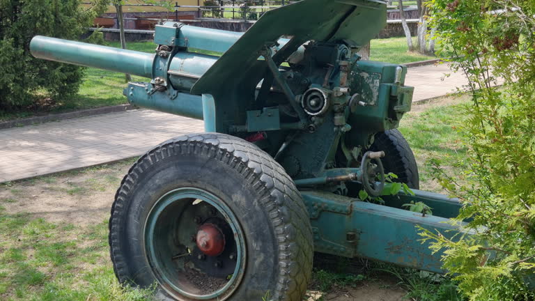 Howitzer. Old anti-tank gun used as an artillery weapon. Back view.