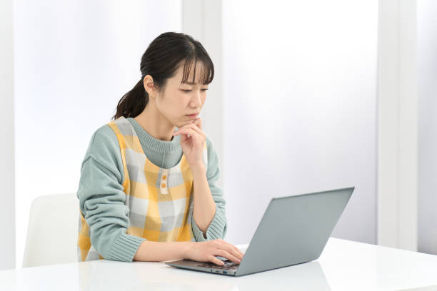istock A woman wearing an apron who is worried about working on a computer 2150785897