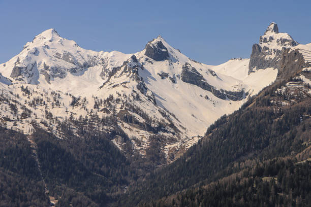 Majestic line over Ovronnaz (Valais)