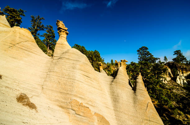 istock Rock Formations Paisaje Lunar 2151157665