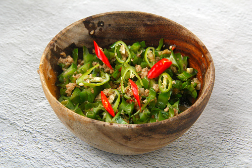 Photo of freshly cooked Filipino food called Gising Gising or spicy green bean.