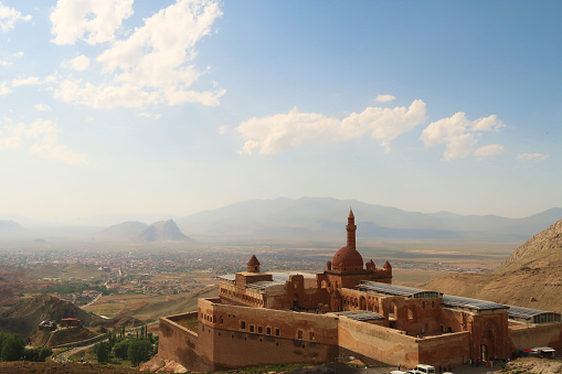 Scenic view onto the Ishak Pasha Palace, Sarayi with the town of Dogubeyazit and the surrounding lanscape in the background, Dogubeyazit, Turkey 2022