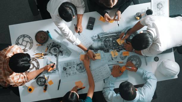 istock Top view of engineer team talking about turbine engine structure. Alimentation. 2151279181