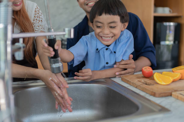 istock Asian Family Travel 2151341120