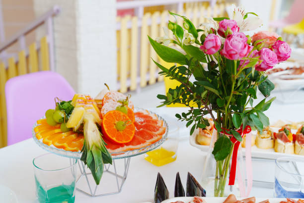 Fruit platter with powdered sugar and bouquet for the banquet table.