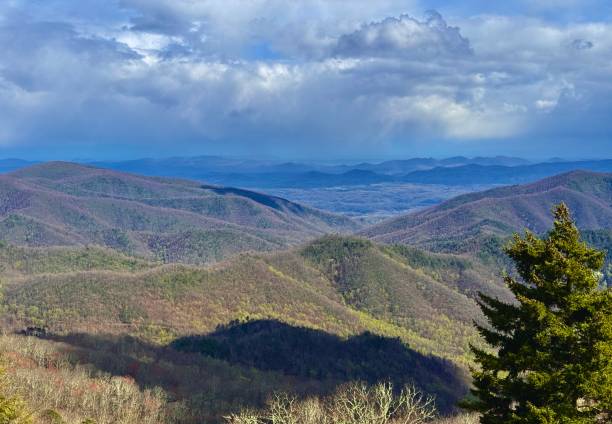 istock Overlook on the Blue Mountain Parkway 2151636964