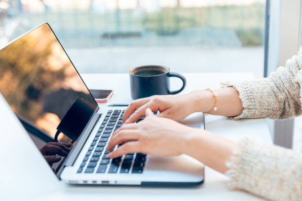 istock Businesswoman working at a cafe 2151648775