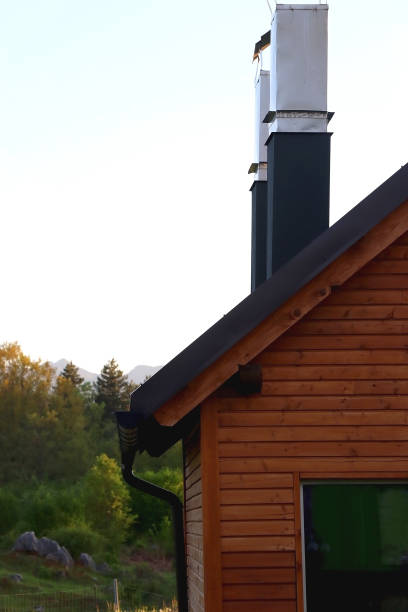 istock Cabin In The Woods 2151727290