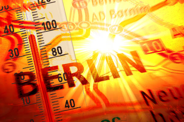 Ein Thermometer und Hitze im Sommer im Berlin