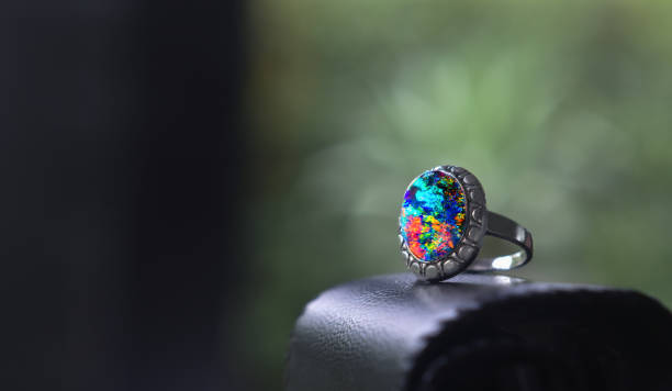 opal Is a gem that has beautiful colors Rare and expensive In the gemstone clamp