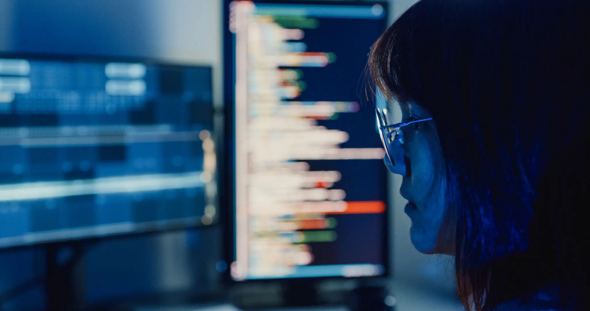 컴퓨터 Python 함수: 최적화된 코딩 팁 2 Closeup Asian woman software developers using computer to write code application program for AI technology at desk with multiple screens work at home office night. Programmer development.