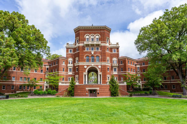 Historic Weatherford Hall in Oregon State University in Corvallis, Oregon Corvallis, Oregon, USA - April 28th, 2024: Historic Weatherford Hall in Oregon State University oregon state university stock pictures, royalty-free photos & images