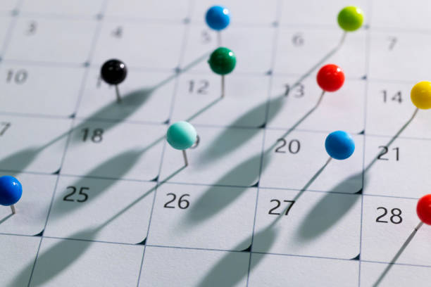 fotografii de stoc, fotografii și imagini scutite de redevențe cu pini colorați în calendar - cronologie