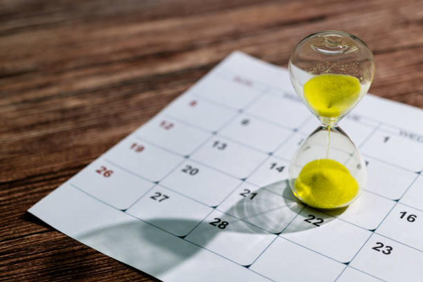 Calendar and hourglass on the table