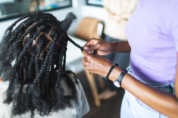 Men's beauty - making braids