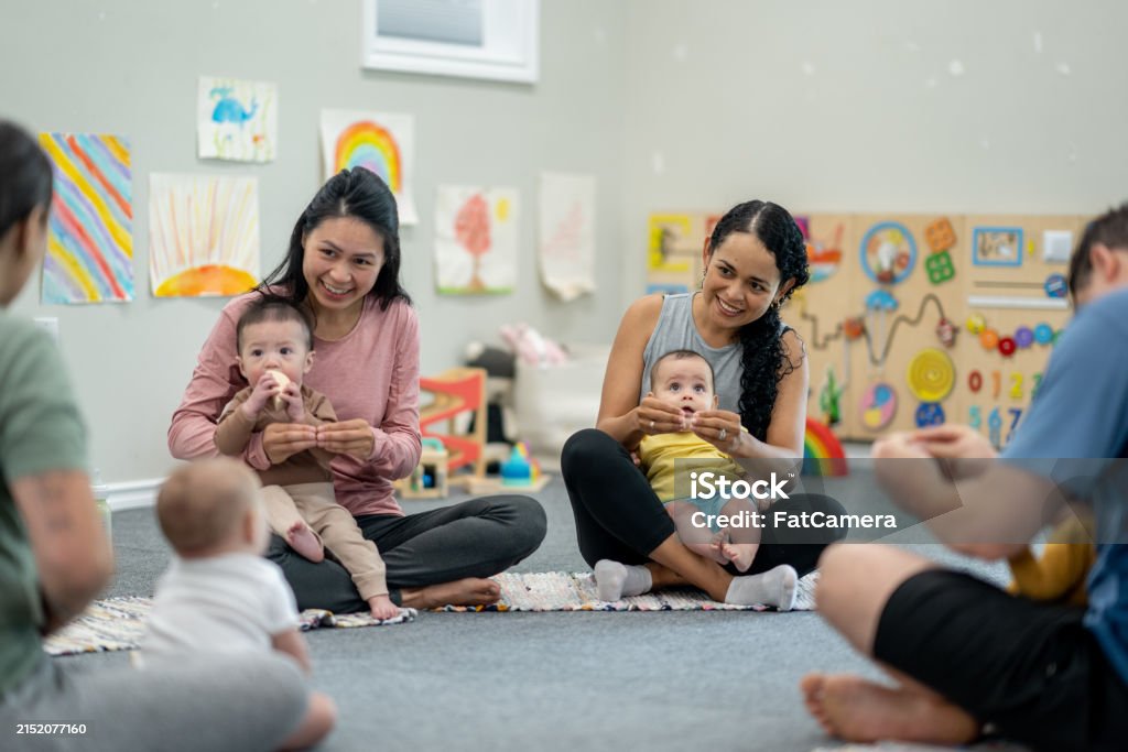 Baby Language Group Infant Sign Language Class Stock Photo - Download Image Now - 2-5 ...