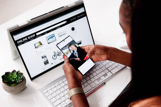 istock Online Social Mobile Phone App 2152138924
