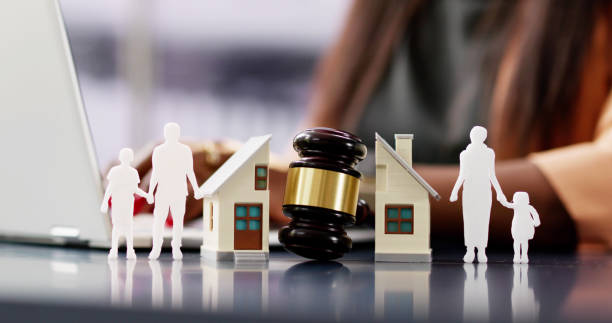 istock Divorce Lawyer Or Attorney 2152139213