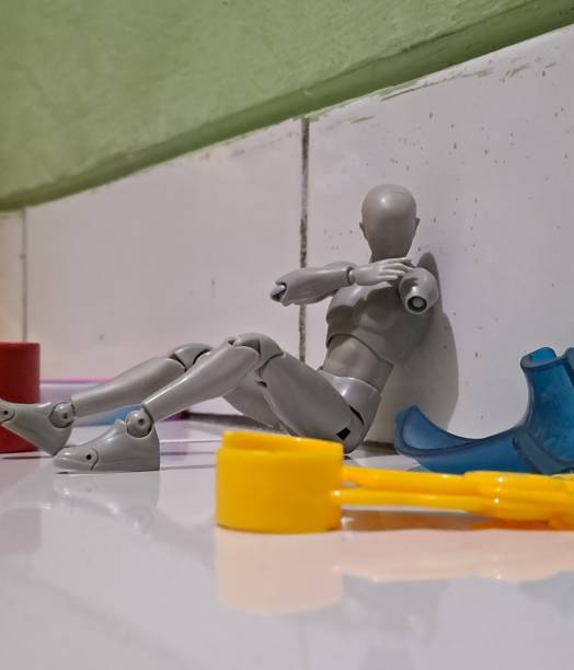 A broken handed manequin at the corner of the room