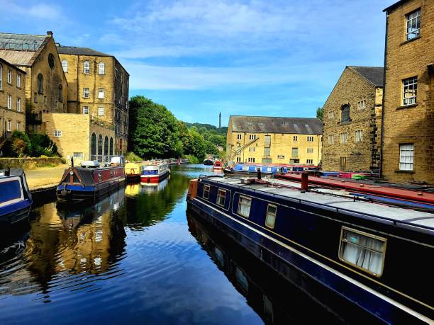istock Sowerby Bridge Canal Boats 2152212824