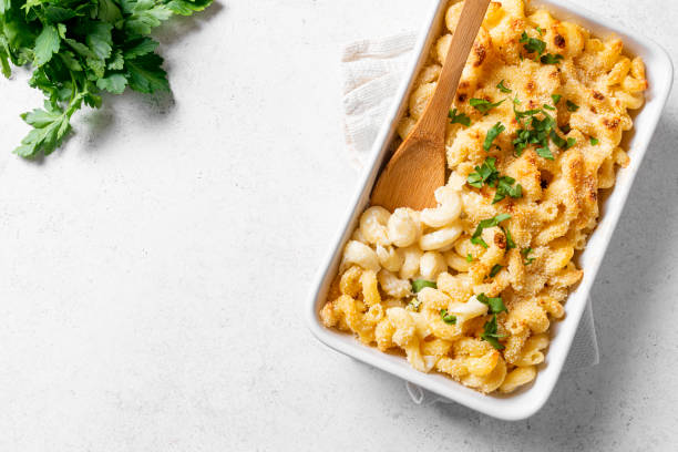 istock Mac and cheese with breadcrumbs 2152310707