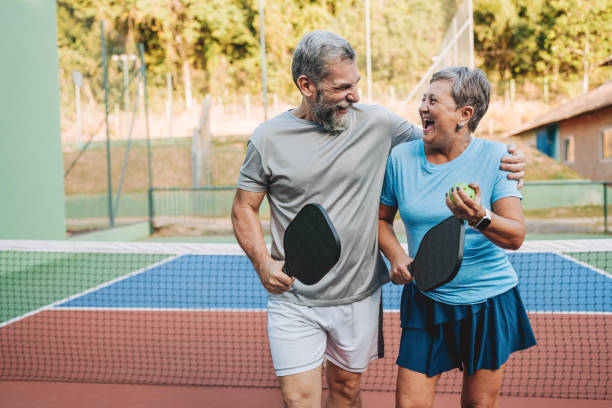 kuvapankkikuvat ja rojaltivapaat kuvat aiheesta senior couple playing pickleball - liike