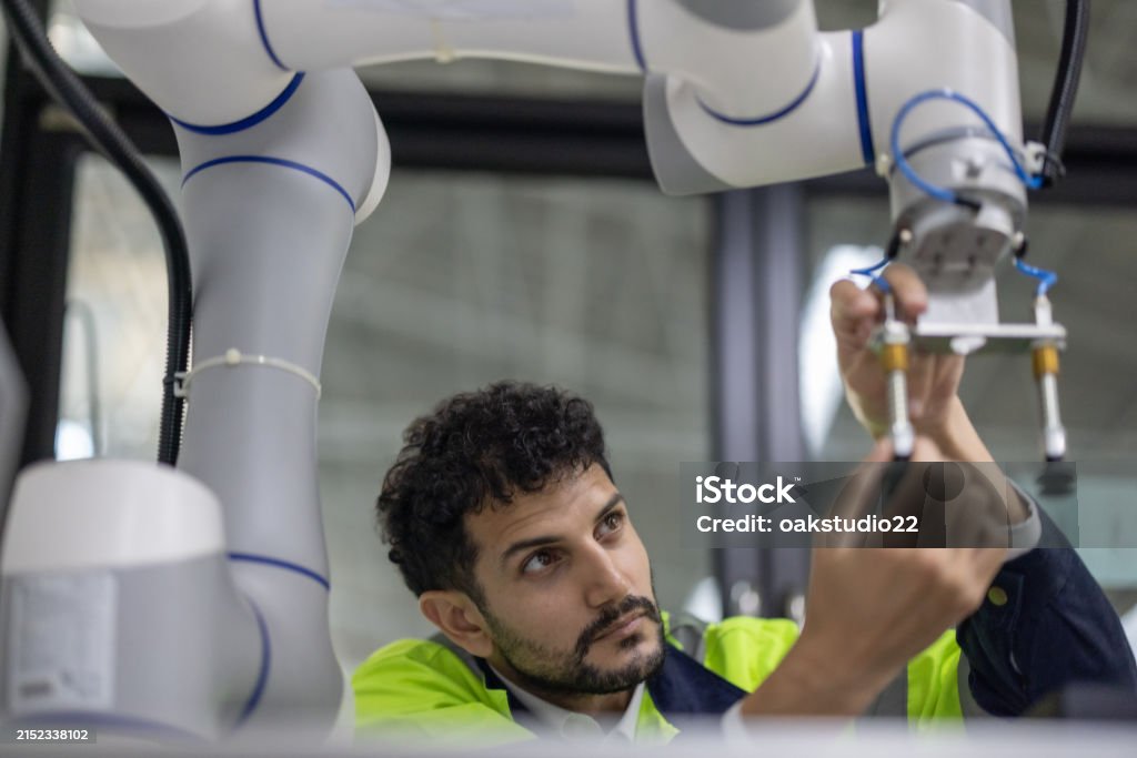 Robotic Engineer Operator Robotic Engineer Trains In Operations Programming And Qc Via Workshops ...
