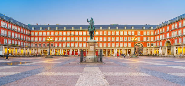 staré město madrid, španělské náměstí plaza mayor - madrid - stock snímky, obrázky a fotky