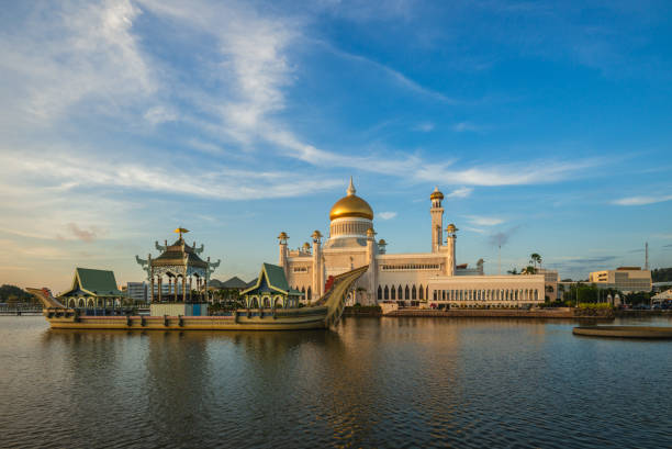 istock Omar Ali Saifuddien Mosque at Bandar Seri Begawan 2152433717