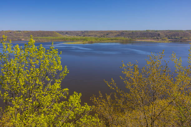 A scenic view of the Mississippi River during spring.