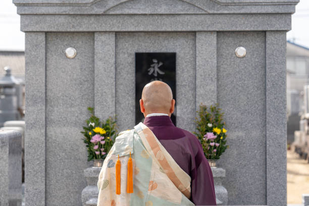 istock A monk praying in front of the tomb 2152469977