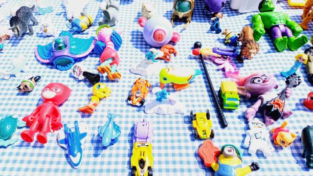 istock flea market, children's toys 2152635878