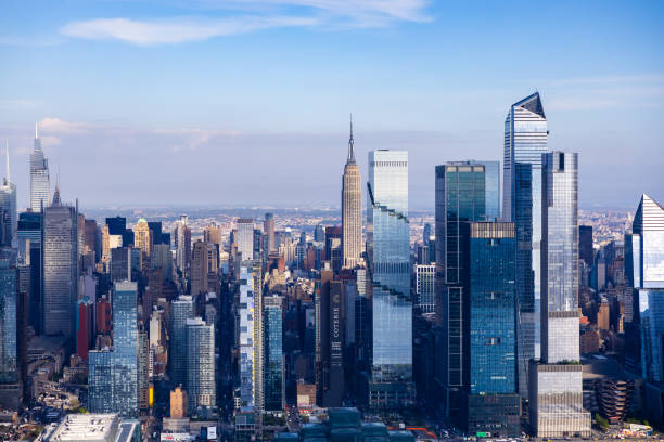 new york city skyline - midtown-manhattan imagens e fotografias de stock