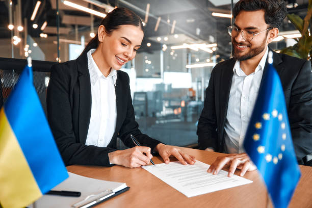 istock Diplomatic negotiations between countries in the office 2152697718