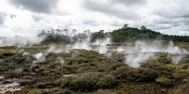 Craters of the Moon Landscape Steamy Geothermal Landscape of of Craters of the Moon Taupo New Zealand craters of the moon new zealand stock pictures, royalty-free photos & images