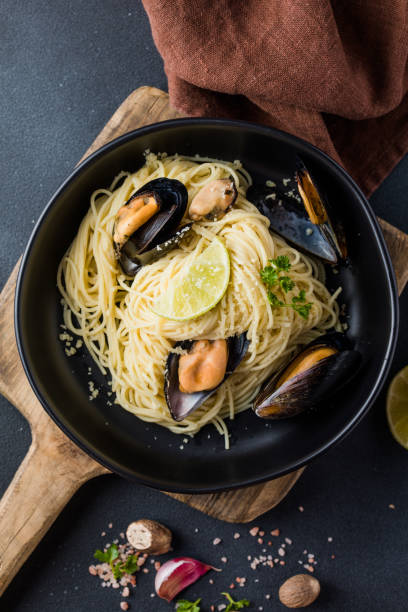 istock Traditional spaghetti with mussels meat and cream. 2152972173