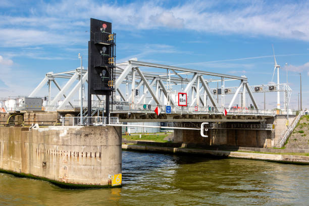 istock Port of Antwerp - drawbridge 2153067418