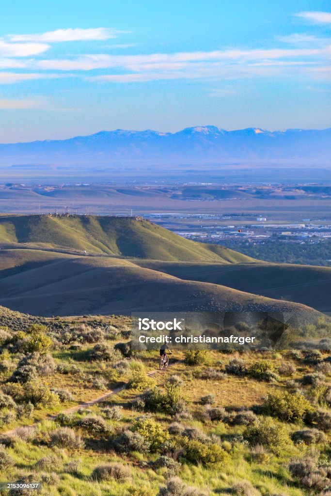 アイダホ州ボイシのダウンタウンの丘陵地帯でのマウンテンバイク アイダホ州のストックフォトや画像を多数ご用意 アイダホ州, アウトドア