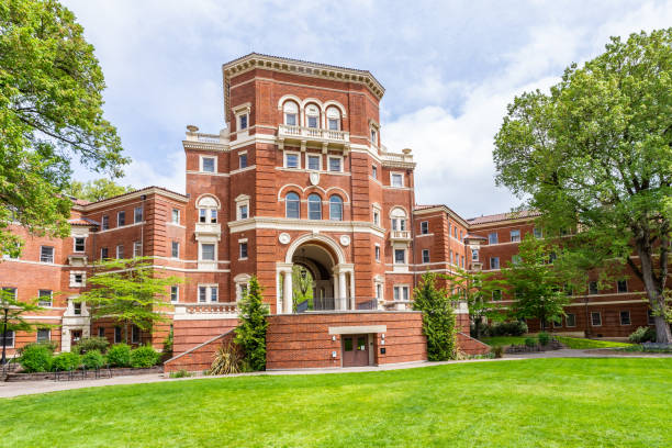 Historic Weatherford Hall in Oregon State University in Corvallis, Oregon Corvallis, Oregon, USA - April 28th, 2024: Historic Weatherford Hall in Oregon State University oregon state university stock pictures, royalty-free photos & images