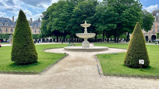 istock Place des Vosges 2153447711