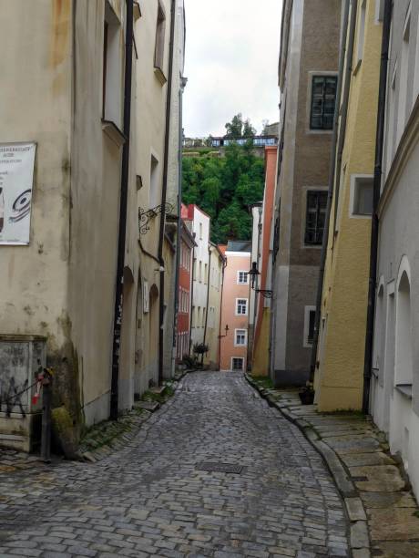 istock Descending cobblestone alley 2153487115