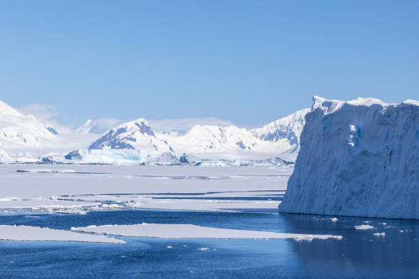 istock Sea Ice landing, Antarctic circle 2153518010