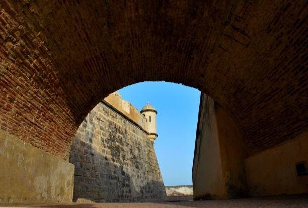 castle of san antonio de la eminencia, cumana, sucre state. - verde garrafa - fotografias e filmes do acervo
