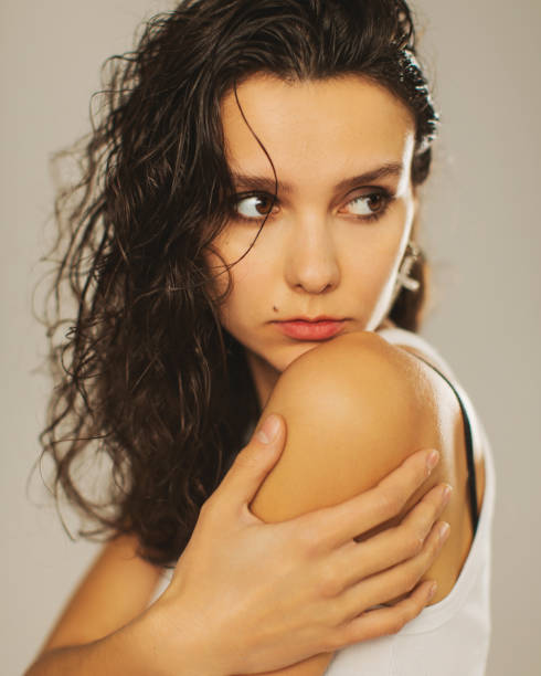 Brunette woman in studio.